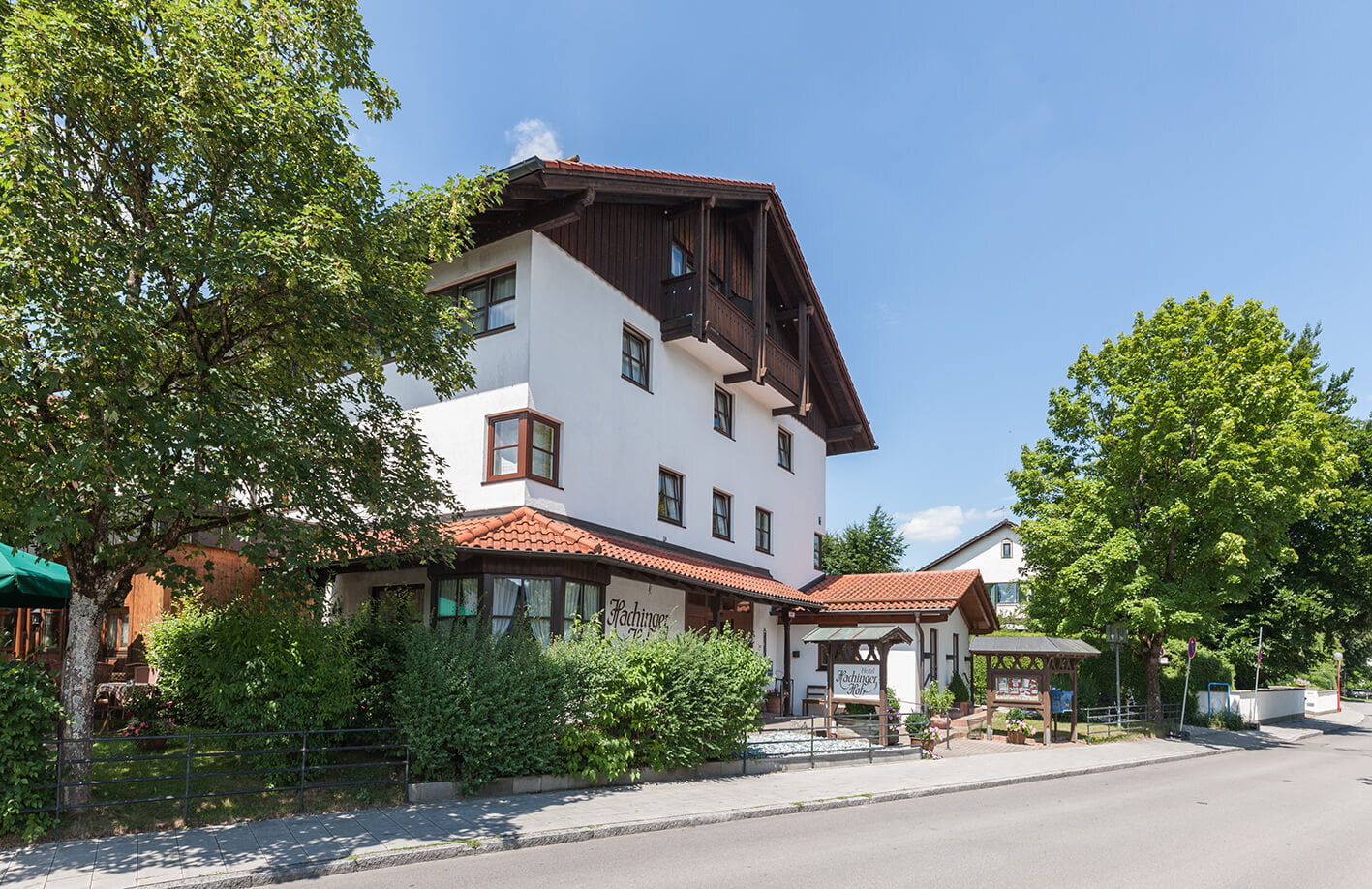 outside facilities of the Hotel Hachinger Hof